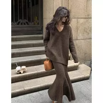 Комплект свитера в стиле ленивой юбки для женщин, осенне-зимний свитер с V-образным вырезом, трикотажный свитер, топ, полуюбка, модный комплект из двух предметов S коричневый