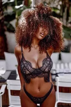 Комплект трусиков с кружевным бюстгальтером Merry See, черный