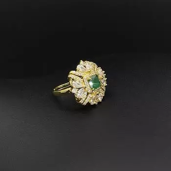 Комплект украшений, комплект из трех предметов с медным покрытием, инкрустированным золотом и цирконием: ожерелье, серьги, кольцо.