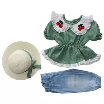 Комплект зеленой шапки с воротником вишневого цвета для девочки