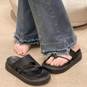 Комплект женских тапочек с толстой подошвой, лето 2025, новые повседневные тапочки на плоской подошве, женские модные сандалии с открытым носком 35 чёрный