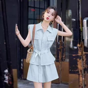 Комплект женский летний из двух предметов: рубашка без рукавов с лацканами и шорты. Новая модная модель, стройнящая талию, универсальная, омолаживающая. M синий