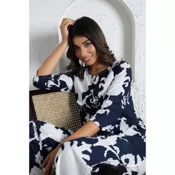 «Комплекты одежды» — это комплекты одежды, подобранные по цвету и стилю. M