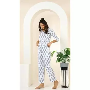 «Комплекты одежды» — это комплекты одежды, подобранные по цвету и стилю. M