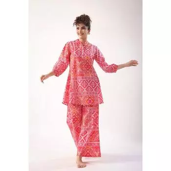 «Комплекты одежды» — это комплекты одежды, подобранные по цвету и стилю. M