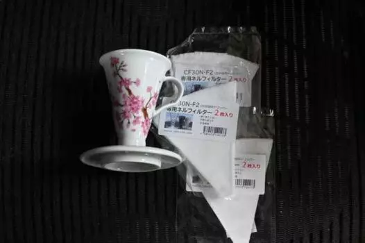 Коническая керамическая кофеварка Aritayaki Sakura на 30 шт. с 3 комплектами белых фарфоровых фланелевых фильтров