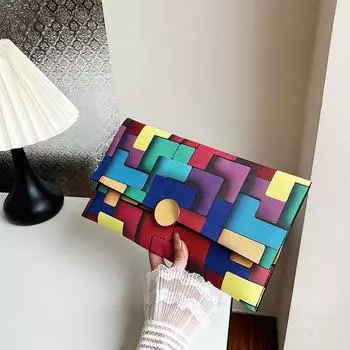 Контрастная цветная модная маленькая сумка, женская сумка для мелочи 2024 года, осенняя новая сумка-клатч в иностранном стиле, персонализированная модная сумка для отдыха разноцветный