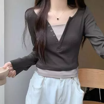 Контрастная цветная поддельная футболка из двух частей с V-образным вырезом и длинными рукавами для женщин, начало осени 2024 года, новый дизайн, нишевый, горячая девушка, тонкий, короткий топ S