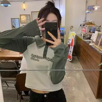 Контрастная футболка с длинными рукавами реглан в стиле ретро для женщин на начало осени, новый стиль, воротник-поло, тонкий, короткий, с буквенным принтом, замедляющий старение топ S