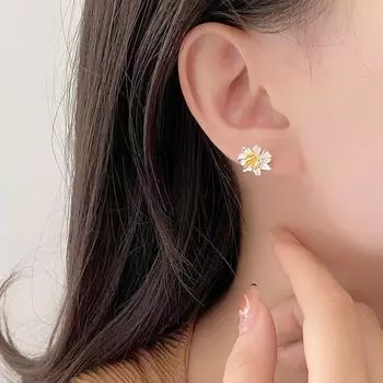 Контрастные цветные серьги-цветы Niche Temperament Daisy Серьги Light Luxury High-end Design New Style