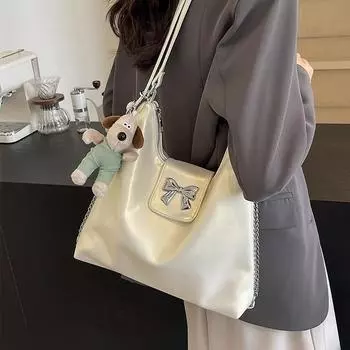 Корейский модный рюкзак для женщин, новинка 2024 года, простая сумка в западном стиле с большой вместимостью для путешествий, модная сумка-тоут With pendant(Random)