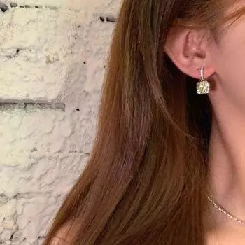 Korean Style Lemon Yellow Super Flash Square Sugar Zircon Earrings Female Accessible Luxury Fancy Elegant Ear Studs Niche Style Unique Earrings A pair of lemon yellow sugar tremella needles