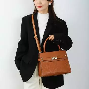 Korean version of fashionable simple temperament handbag 2025 new Xiaohongshu women s bag shoulder messenger bag чёрный