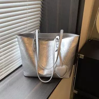 Корейская версия большой вместительной сумки-тоут для женщин 2024 года, летняя новая сумка для поездок на работу под мышкой, универсальная популярная сумка через плечо чёрный