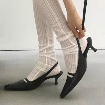 Korean version of the summer new 2025 niche retro versatile stiletto high-heeled kitten and simple leather square head sandals 34