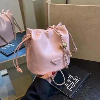 Корейская нишевая сумка для женщин 2024 года, новая модная и универсальная сумка через плечо с цепочкой, текстурированная сумка-ведро на одно плечо под мышками