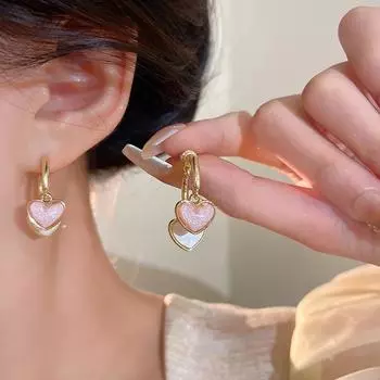 Корейская серия легких роскошных модных сладких цветных сережек в форме сердца для женщин 1 pair