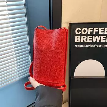 Корейская сумка для мобильного телефона ins, маленькая сумка через плечо 2024 года, новая модная вертикальная сумка через плечо с узором личи чёрный