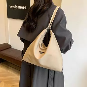 Корейская версия большой вместительной сумки-тоут с цепочкой для женщин 2024 года, осень, новый повседневный рюкзак с текстурой, сумка для поездок на работу и обратно