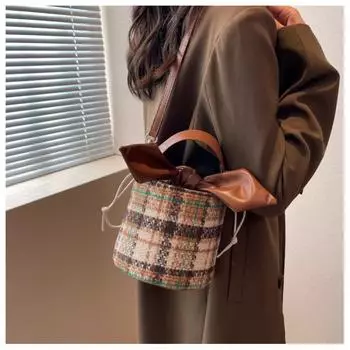 Корейская версия Ins, осенне-зимняя шерстяная сумка-мешок для женщин, новинка 2024 года, контрастная цветная текстура, модная ретро-сумка на плечо