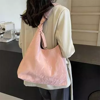 Корейская версия минималистской сумки-тоут отличается высоким качеством и большой вместительной сумкой под мышками.. Новая минималистичная сумка через плечо 2024 года