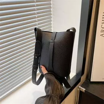 Корейская версия модной сумки для мобильного телефона для женщин 2024 года, летняя новая тенденция, повседневная сумка через плечо, нишевая простая женская сумка-мессенджер чёрный