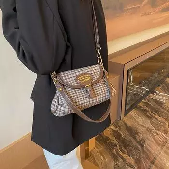 Корейская версия нишевой дизайнерской сумки для женщин 2024 года, осень-зима, модная сумка через плечо, клетчатая сумка под мышкой коричневый