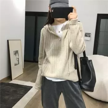 Корейская версия однотонного свитера с капюшоном и длинными рукавами для женщин 2024 года, зима, новый свободный повседневный вязаный кардиган, женское верхнее пальто one size fits all серый