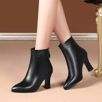 Корейская версия остроносых женских модных сапог на высоком каблуке 2024 года, модные короткие сапоги на толстом каблуке для женщин 35 чёрный