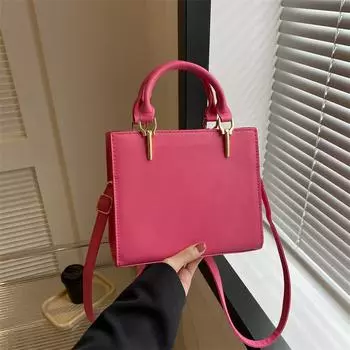 Корейская версия персонализированной модной фактурной маленькой квадратной сумки, женская сумка 2024 года, новый нишевый дизайн, косая сумка через плечо чёрный