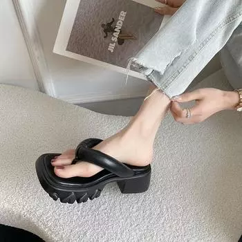 Корейская версия повседневная мода высокие сандалии 2024 лето новый тренд пляжные защипы носок нескользящие износостойкие тапочки обувь 35 чёрный