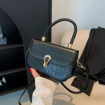 Корейская версия простая и модная.. В этом году популярными сумками являются сумки-мессенджеры и маленькие сумки-мессенджеры 2024 года. чёрный