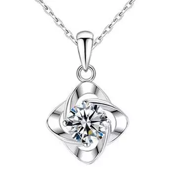 Корейская версия простого женского ожерелья с подвеской в виде четырехлистного клевера, модная имитация бриллиантовой женской ключичной цепочки-кулона