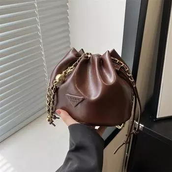 Корейская версия ретро-модного набора, маленькая женская сумка 2024 года, новая простая фактурная сумка-ведро, сумка через плечо с нишевым дизайном чёрный