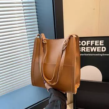 Корейская версия ретро сумка через плечо большой емкости женская весна и лето 2024 новый учебник студент продвинутое чувство сумка подмышку большая сумка чёрный