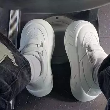 Корейская версия увеличивающих рост кед женские повседневные туфли осень 2024 года белые туфли на липучке с платформой кроссовки маффин 35 белый