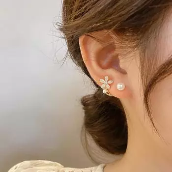 Корейские легкие роскошные серьги-гвоздики с искусственным жемчугом и цветком для женщин, элегантные ювелирные изделия, подарки на вечеринку 1 pair