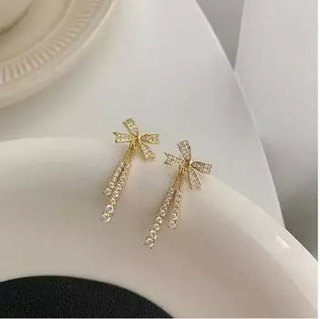 Корейские серьги-подвески с кисточками и бантом золотистый