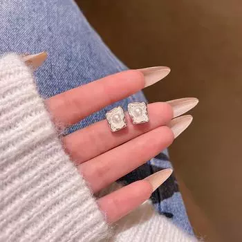 Корейские серьги Sweet Cream Geometric для женщин - элегантный, простой, нишевый дизайн A1930 Thick серебряный