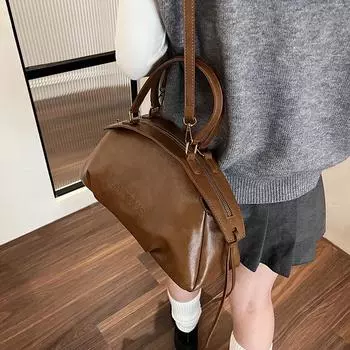 Корейский нишевый дизайн маленькая женская сумка 2024 маленькая свежая повседневная однотонная модная простая сумка через плечо подмышкой коричневый