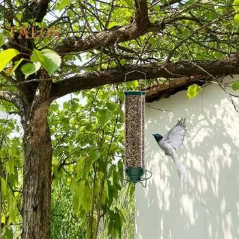 Кормушка для птиц из металла, защищающая от белок, подвесная кормушка для птиц с насестом, прозрачная трубка, станция кормления для уличных птиц для дятлов, воробьев, вьюрков зелёный