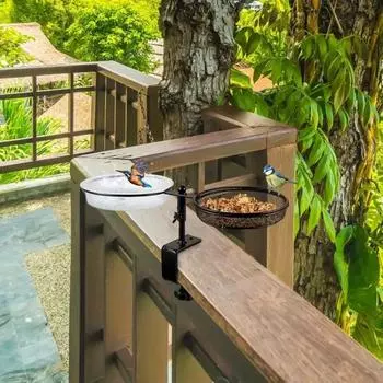 Кормушка для птиц на палубе, съемный сетчатый поддон для кормушки с миской для воды, кормушка для птиц на перилах палубы с металлическим кронштейном для ограждения балкона и двора A