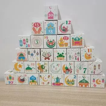 Коробка для конфет Ид Мубарак Календарь 30 шт. Коробка для конфет из коровьей бумаги Перевернутая рождественская подарочная коробка Новогоднее украшение 7.5X7.5X7.5cm