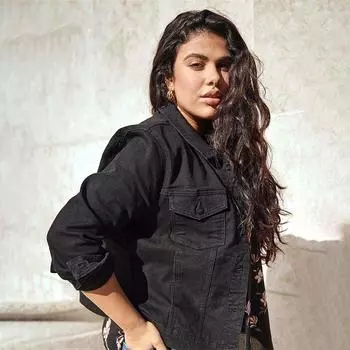 Короткая джинсовая куртка черного цвета для женщин ONLY CARMAKOMA 44 чёрный