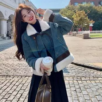 Короткая джинсовая куртка из флиса и утеплителя, женская, новинка 2024 года, зимняя мода в иностранном стиле, искусственный мех сверху S