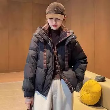 Короткая куртка-пуховик с капюшоном в клетку в иностранном стиле для женщин, зимняя, новый дизайн, маленькая куртка-пуховик на утином пуху M(80-110) чёрный