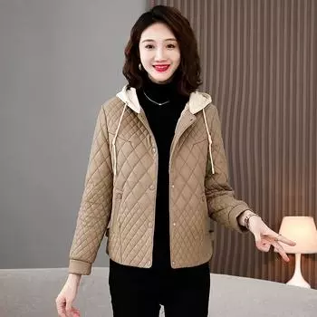 Короткая стеганая куртка из хлопка с капюшоном и шикарным дизайном для женщин M