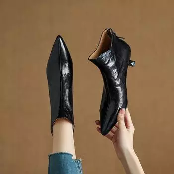 Короткие заостренные сапоги в британском стиле на тонком каблуке для женщин, осень-зима 2024 года, новый средний каблук, высокий каблук, показывает маленькую ногу 35 чёрный