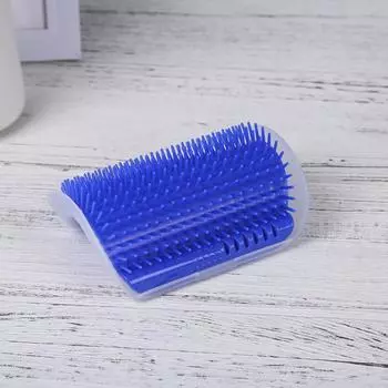 Кошка чешется, чешется, скользит по волосам, массирует расческу