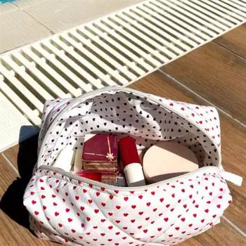 Косметичка Большой емкости Застежка-молния С сердечным принтом Хлопковая стеганая портативная легкая губная помада Коричневый карандаш Кисть для макияжа Дорожная косметичка белый